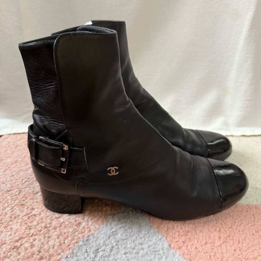 Chanel Moto Interlocking CC Logo Moto Boots - Picture 3 of 13